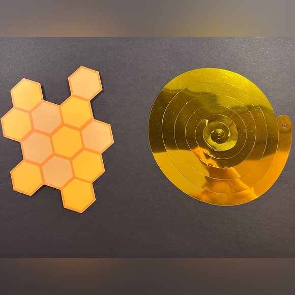 Bee-Themed Gender Reveal/Shower Decor - Picture 7 of 9